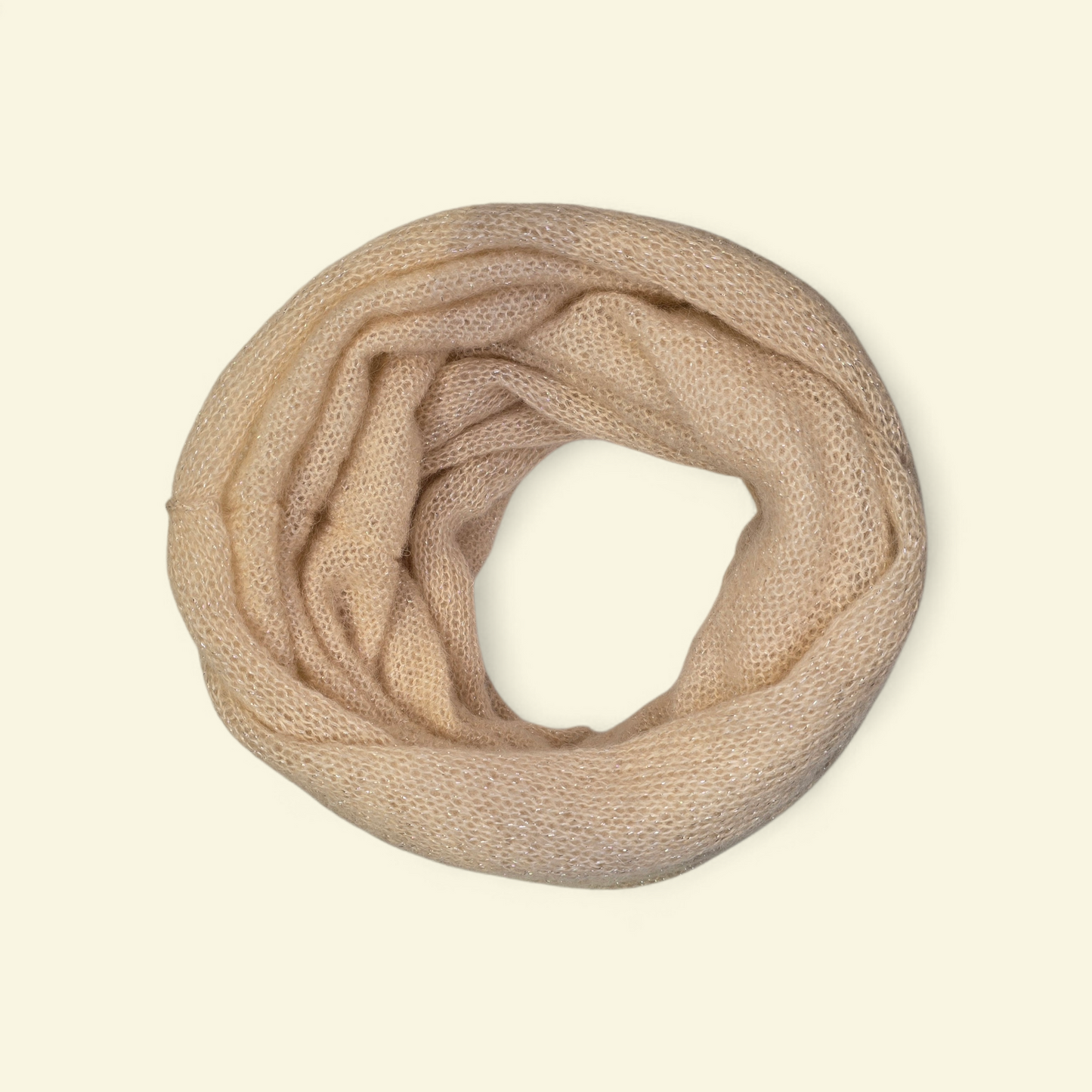 Champagnerfarbener, funkelnder Infinity-Schal