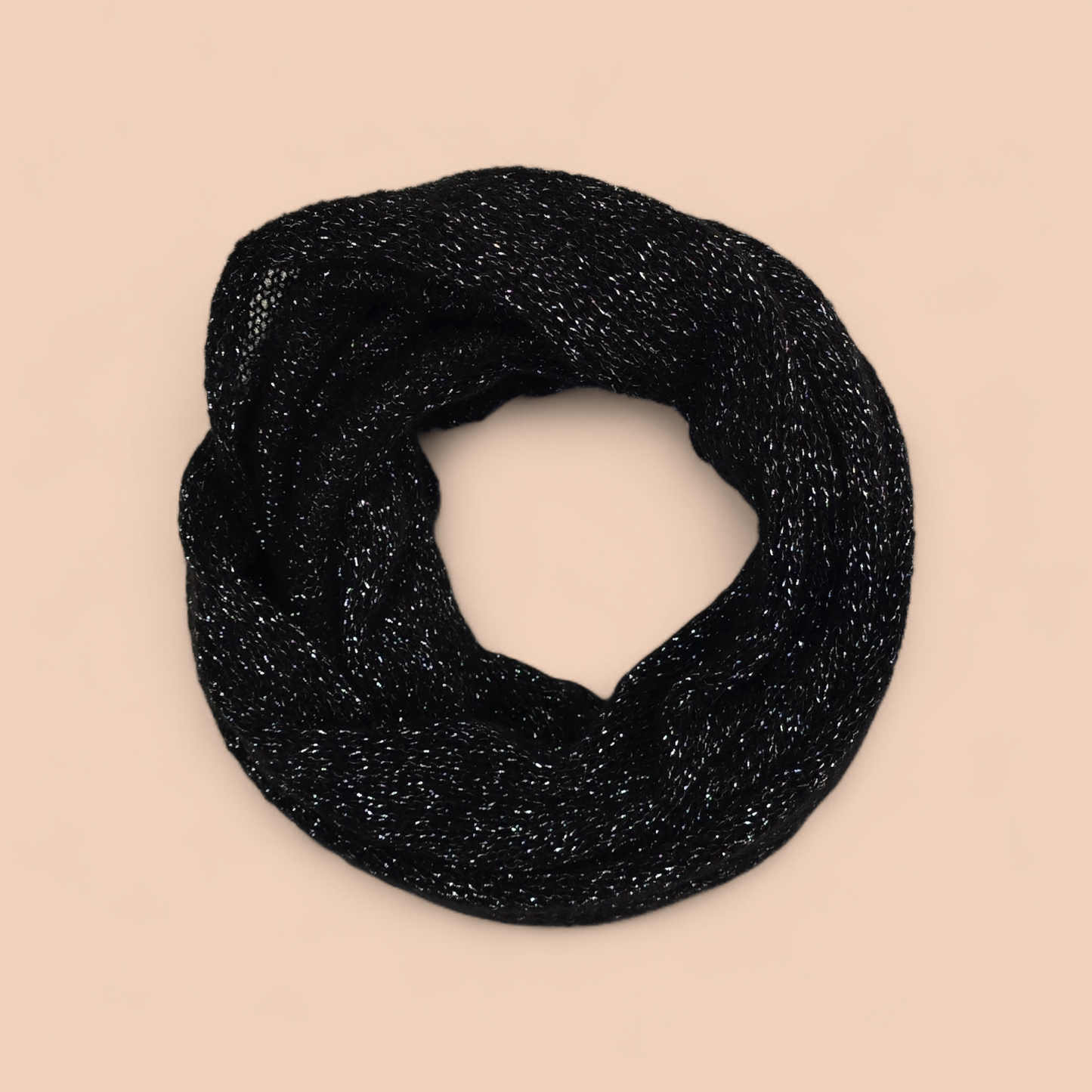 Schwarzer, silberglitzernder Infinity-Schal