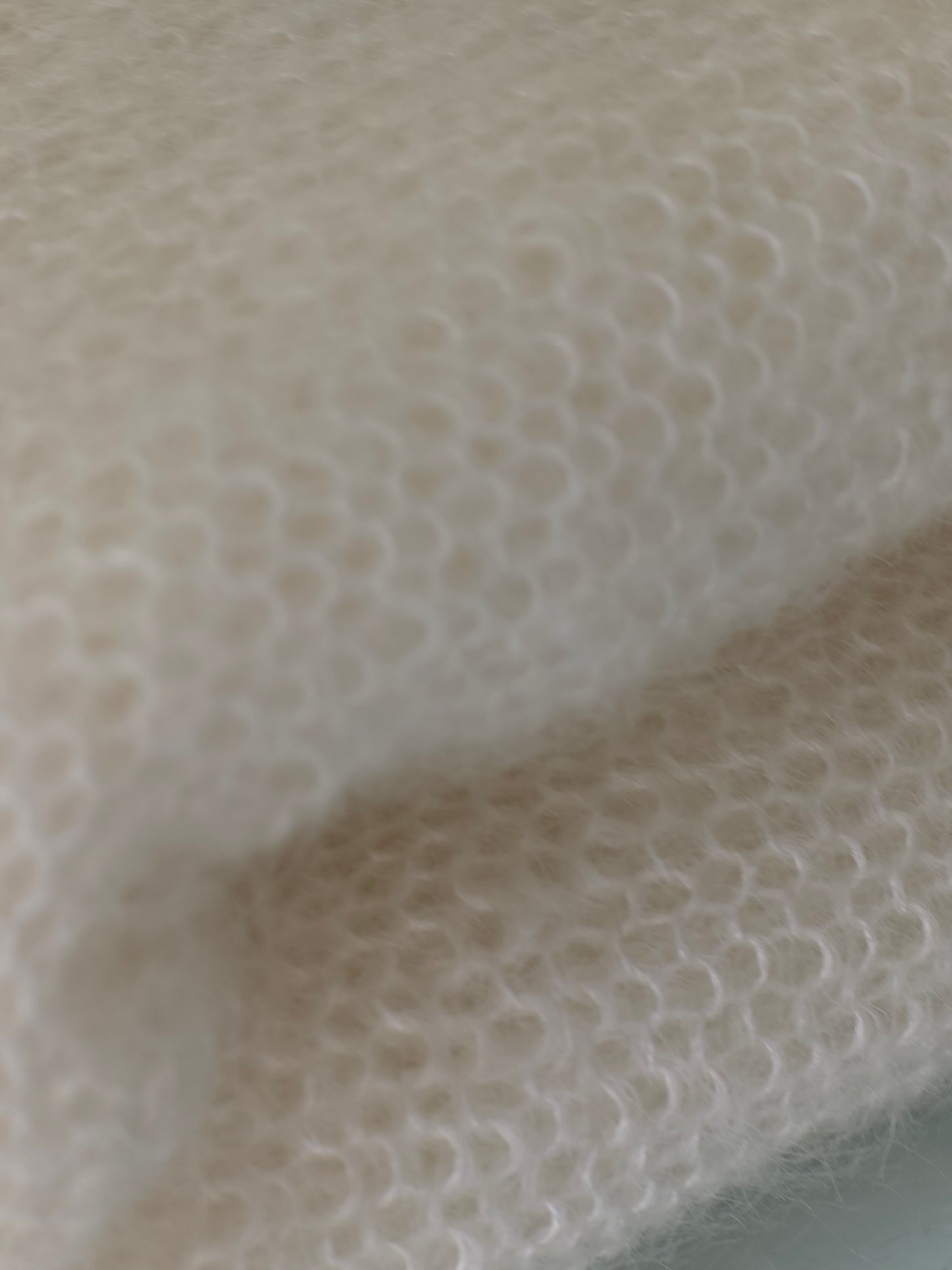 Großer, langer Strickschal aus Seidenmohair / Cremeweiß