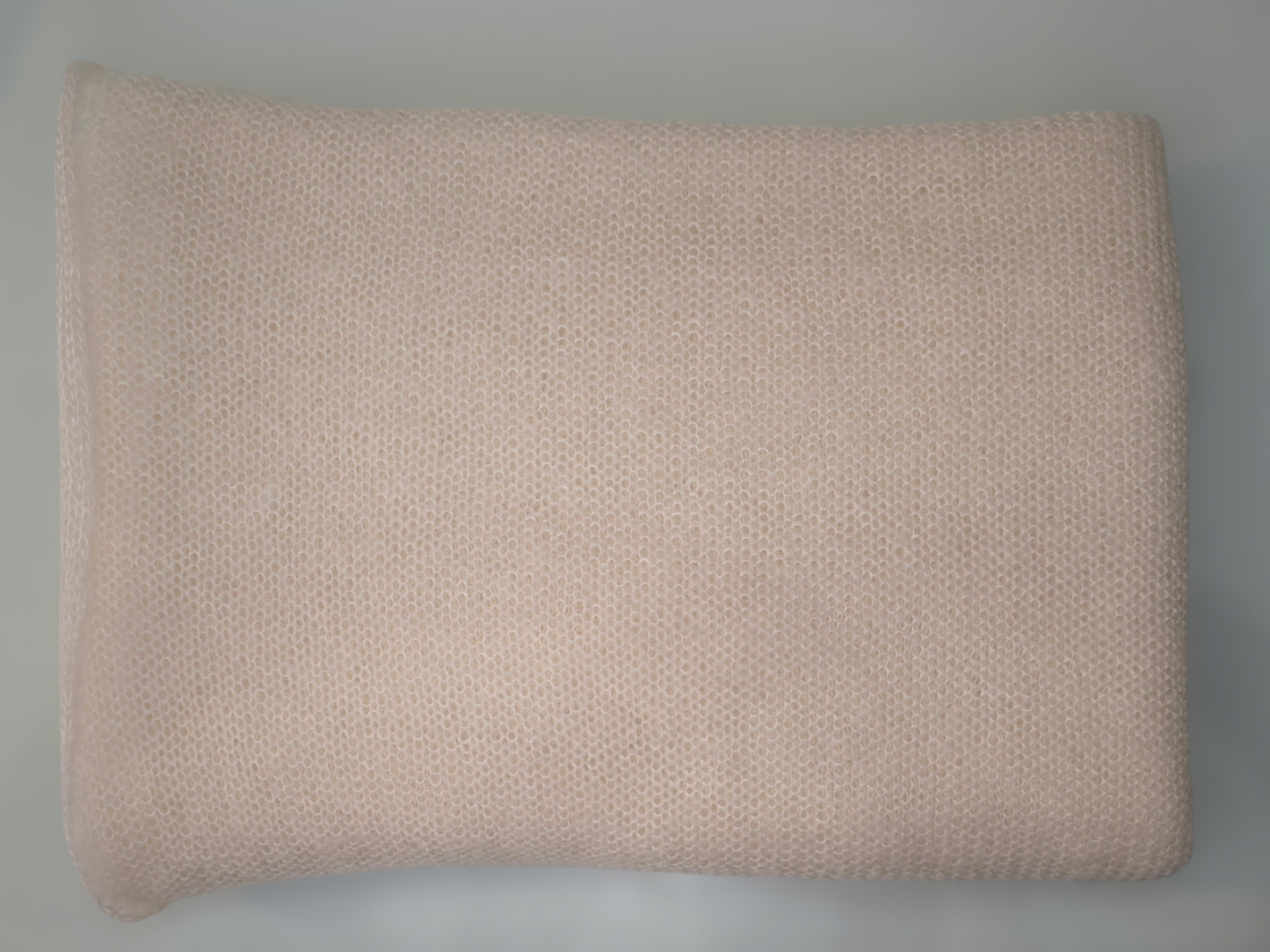 Großer, langer Strickschal aus Seidenmohair / Cremeweiß