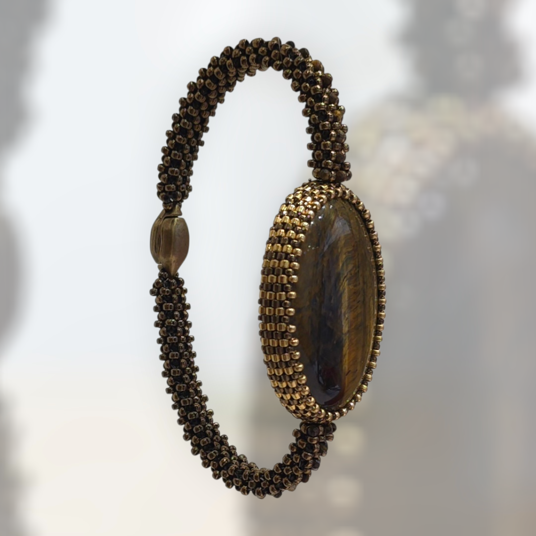 Armband aus Bronze mit Tigeraugensteinperlen