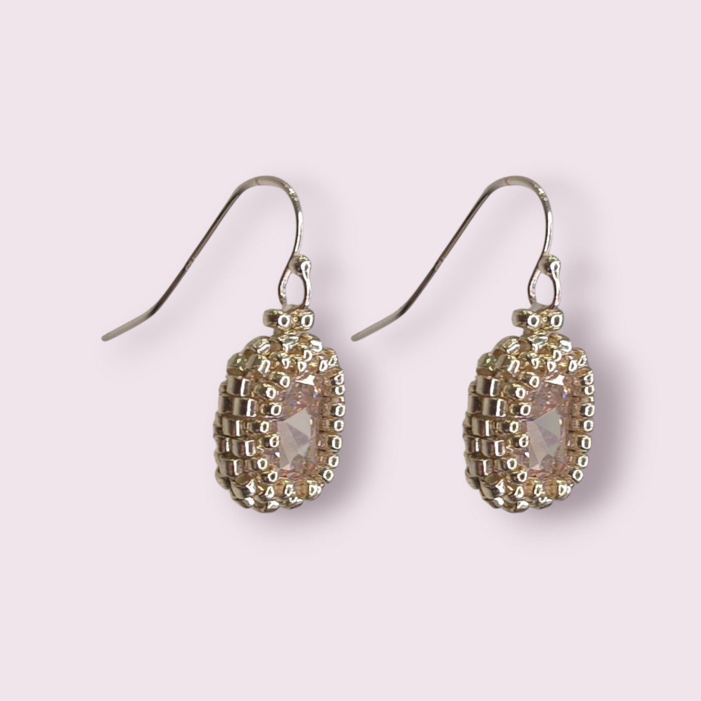 Ohrhaken aus massivem Sterlingsilber mit hellrosa Kristallen