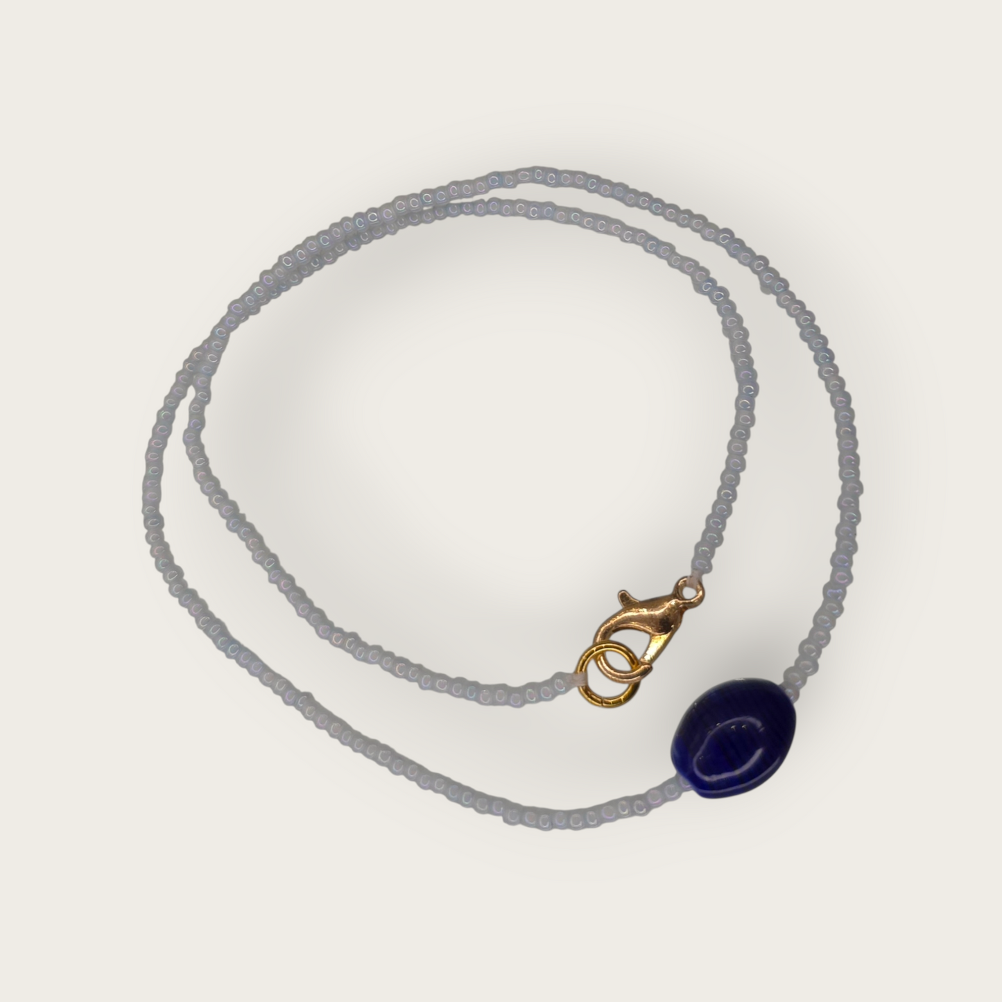 Zarte Perlenkette mit Keramikanhänger