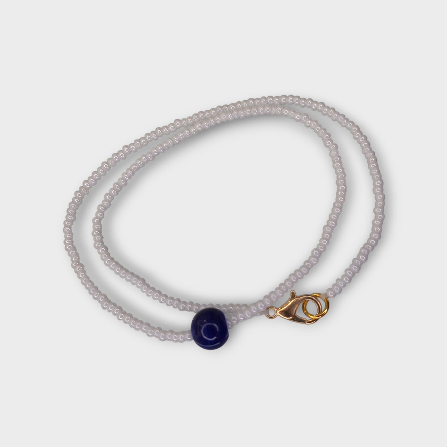 Zarte Perlenkette mit Keramikanhänger