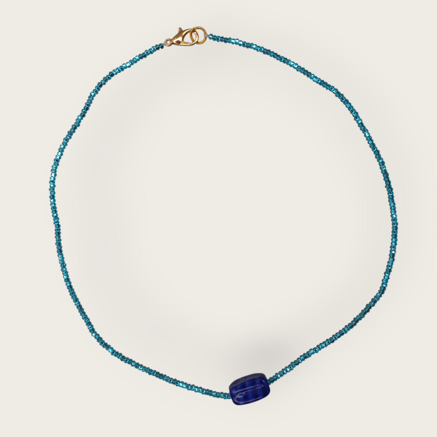 Zarte Perlenkette mit Keramikanhänger