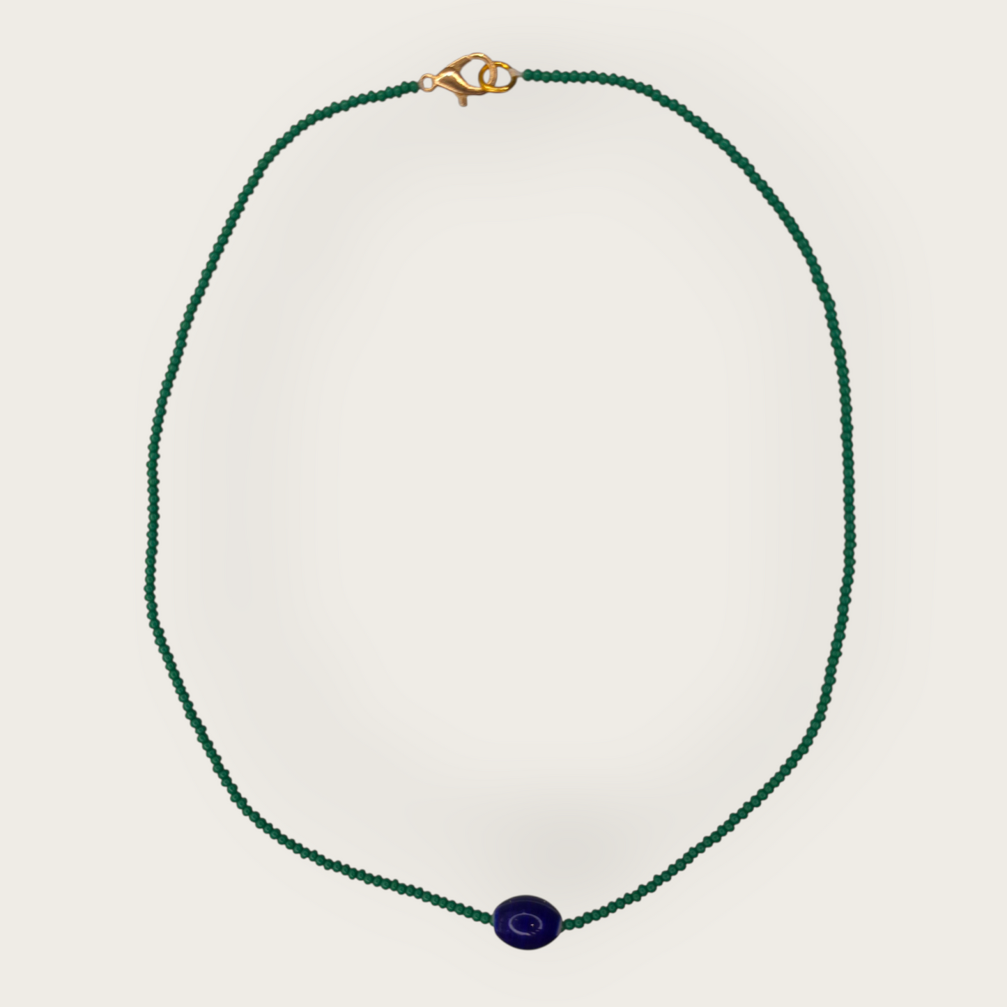 Zarte Perlenkette mit Keramikanhänger