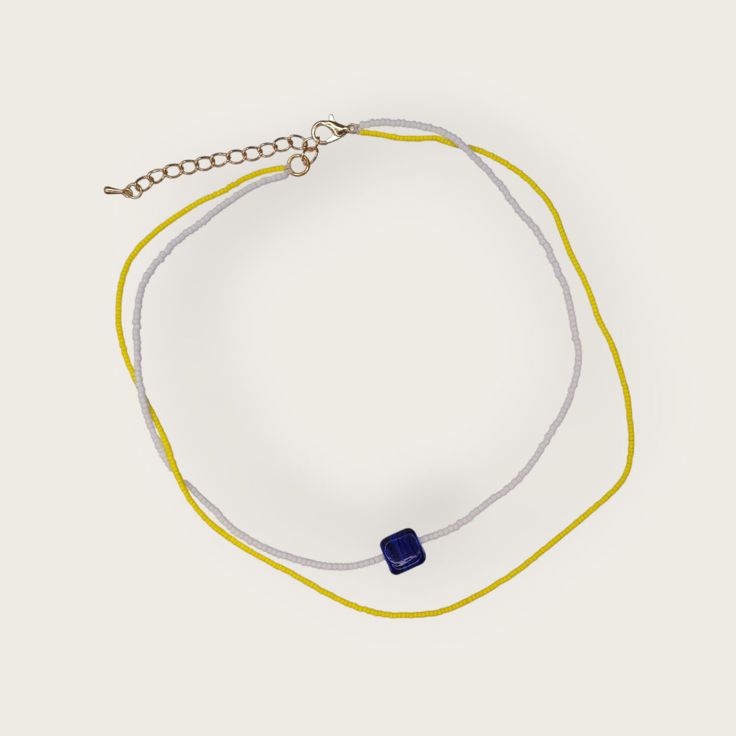 Zarte Perlenkette mit Keramikanhänger