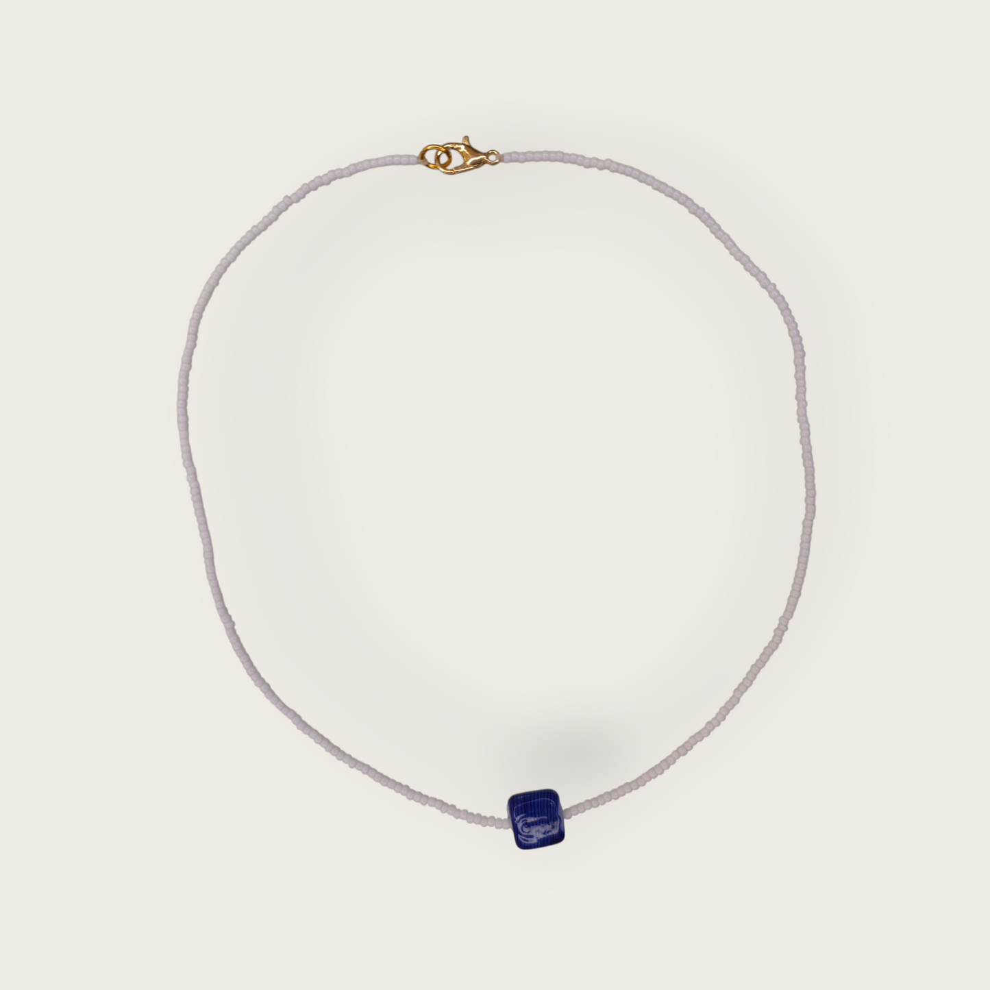 Zarte Perlenkette mit Keramikanhänger