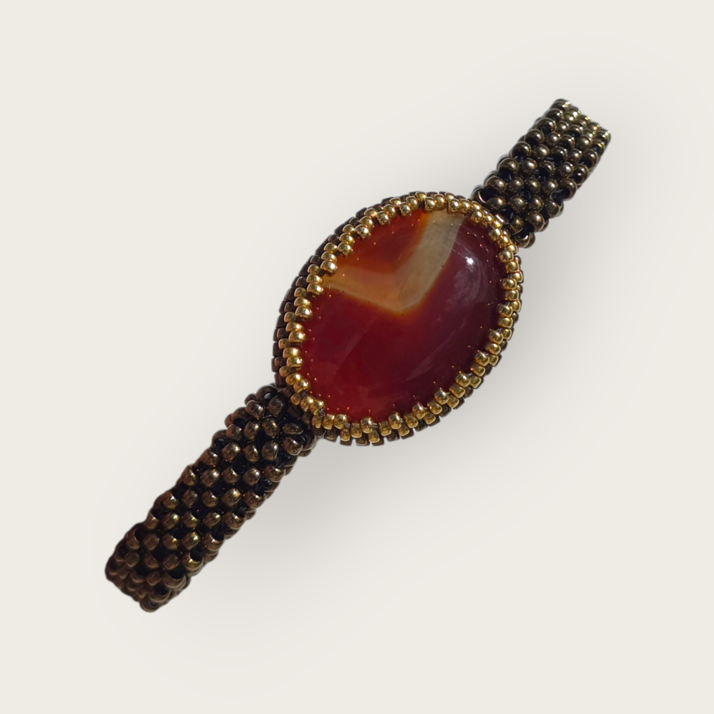 Armband aus Karneolbronze