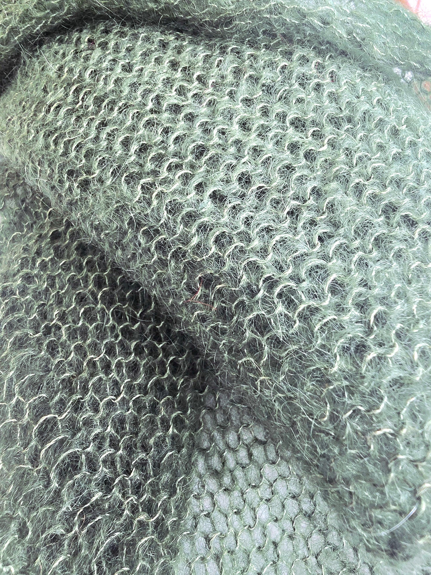 Großer, langer Strickschal aus Seidenmohair / Dunkelgrün