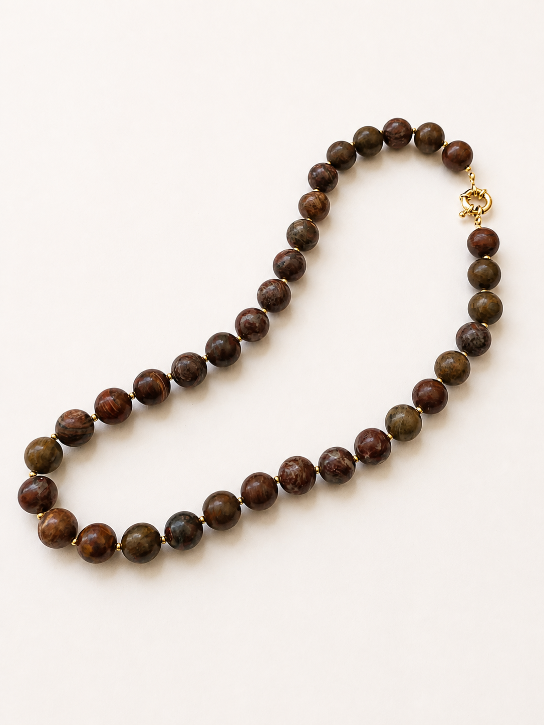 Full-length view of a 42cm earth-toned agate necklace with 10mm beads and golden details